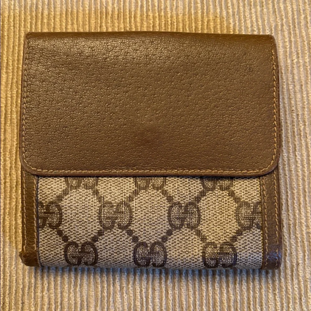 Vintage Gucci Bifold Wallet - Picture 2 of 10